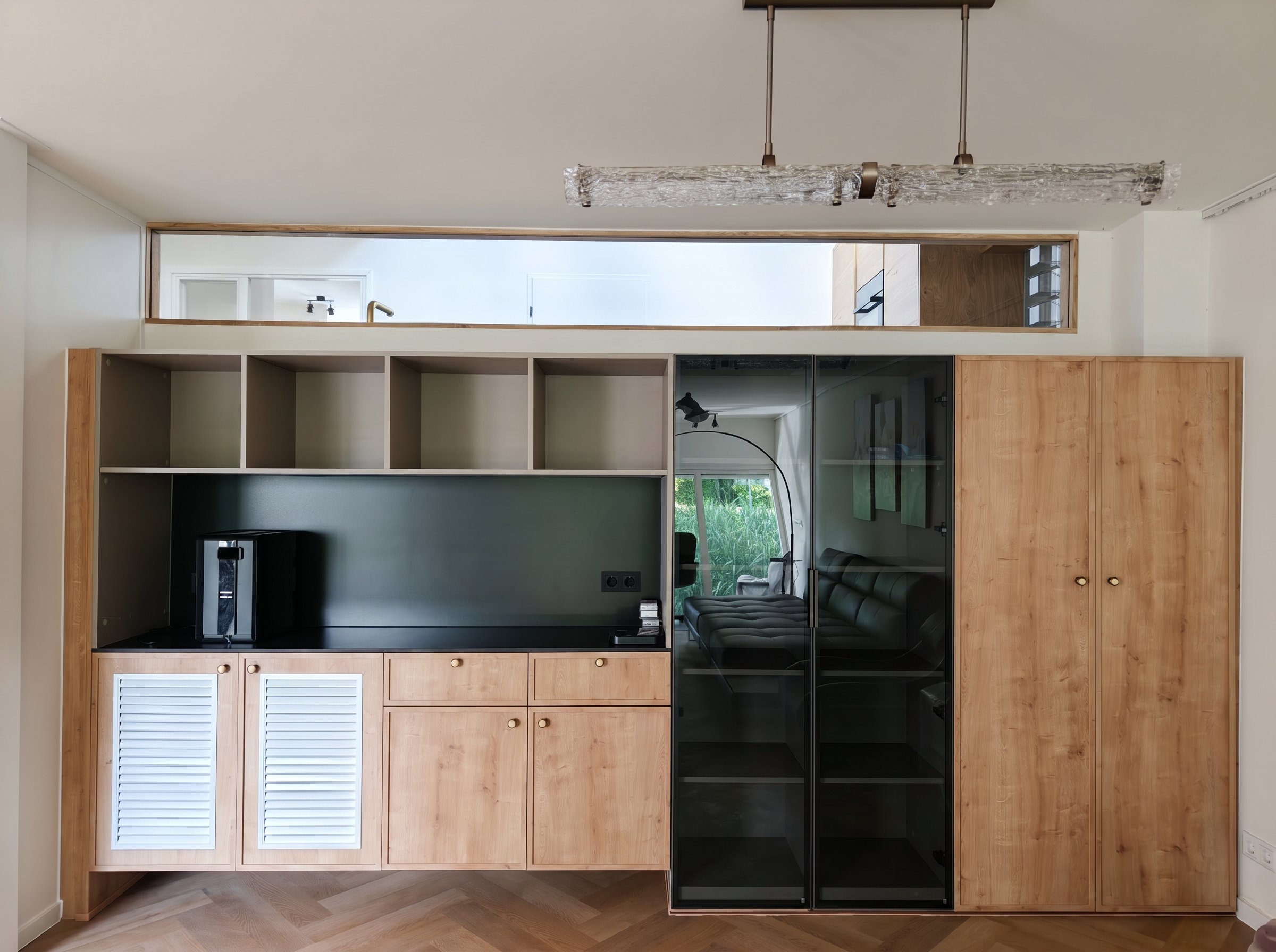 Een plek voor koffie, servies en vitrines